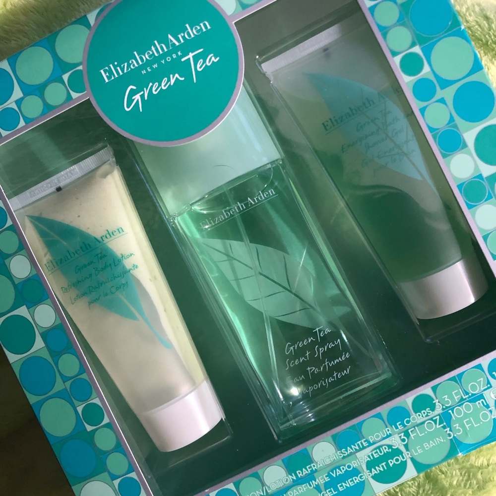 ELIZABETH ARDEN BODY SET